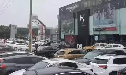 车界或将迎来集体价格下跌？销量整体下跌，大量库存满仓库