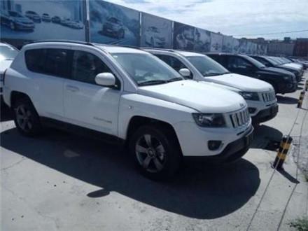 偶遇一批20万越野车, 存放了半年, 4S店欲7折出售, 但无人问津!