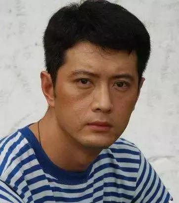 正与陈伟霆拍戏的他，6次考北电失败，因长得帅被人拉去演戏