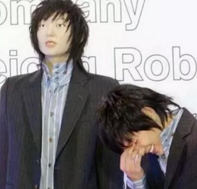 Tfboys被自己的蜡像丑哭!王俊凯千玺强颜欢笑