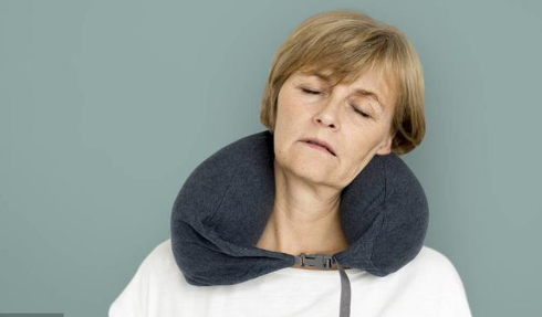 如何判断自己是否患有颈椎病?这些症状可以自