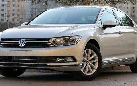 2018款迈腾怎么样？搭1.4T发动机，售19.79万，对比丰田凯美瑞