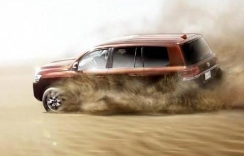 穿过山和大海 穿过沙漠人海 18款酷路泽无畏曲折