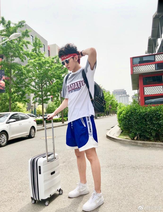 《非常完美》男嘉宾班宇浩微博晒照 网友曝扒