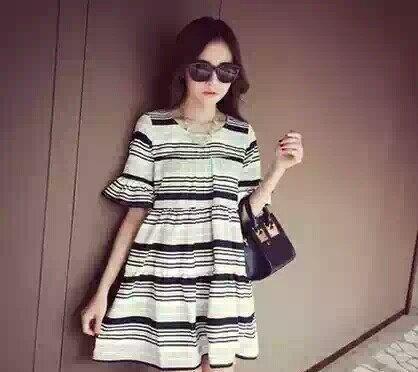 微胖的女人怎样搭配衣服好看。