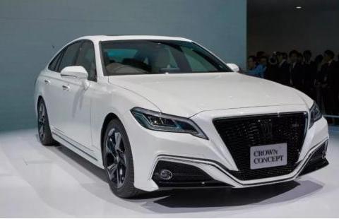 全新一代皇冠亮相，这样的外观你能接受吗？