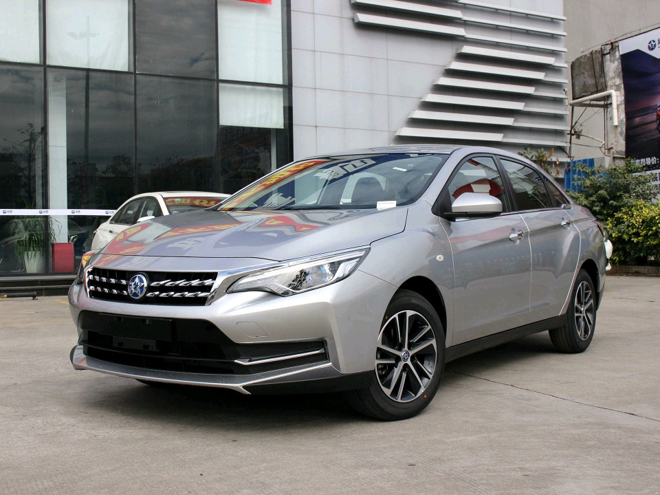 7万放弃帝豪选它,12万公里无毛病,开回家都夸