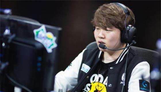 LOL: 天才AD Jackeylove转辅助, Rooki直言: 无