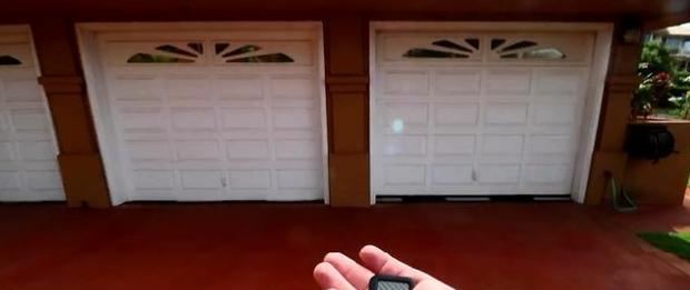 土豪调侃自己只有2台跑车，打开车库的那一刻，网友竖起了大拇指