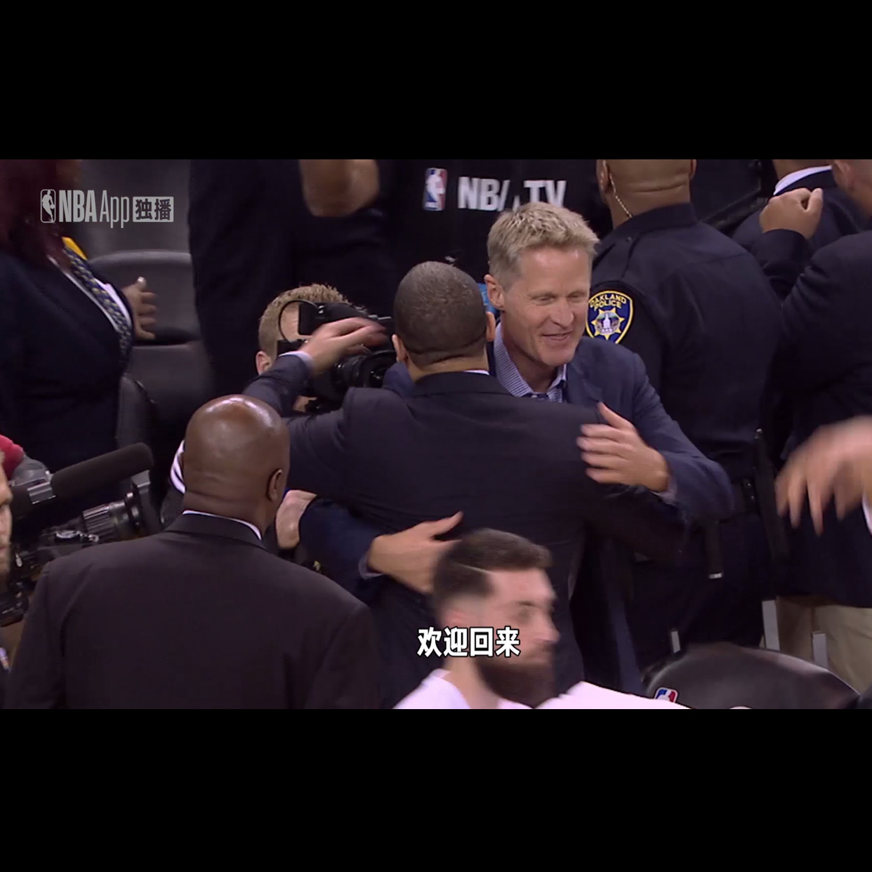 明天上午11:30勇士将对阵快船。目前勇士战绩