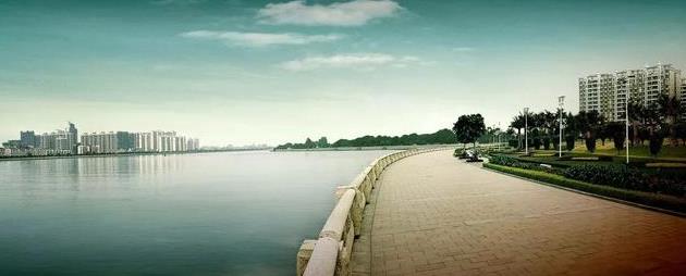 「散文」江边\/刘佩学