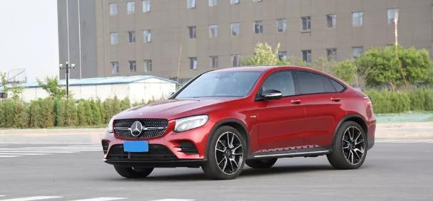 杠上宝马X6，溜背式的造型让你眼前一亮，速度和激情同在