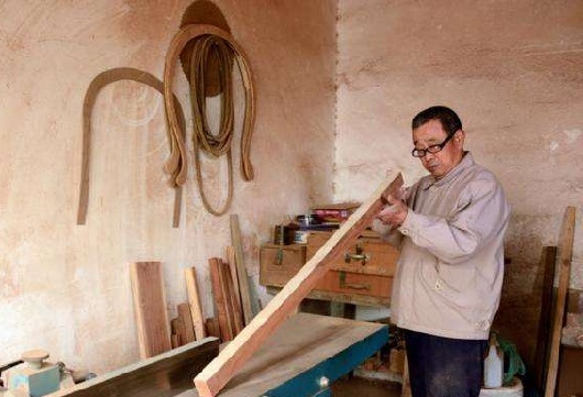 农村顺口溜,凳不离三,门不离五,床不离七,棺不