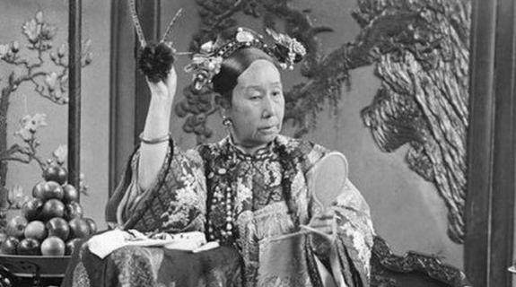 慈禧太后第一次坐火车说了的三句话,让外国人