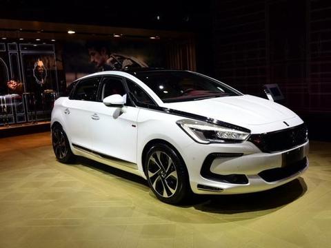 看完了这款四缸豪车，才知道花20万买宝马1系是为了那把车钥匙