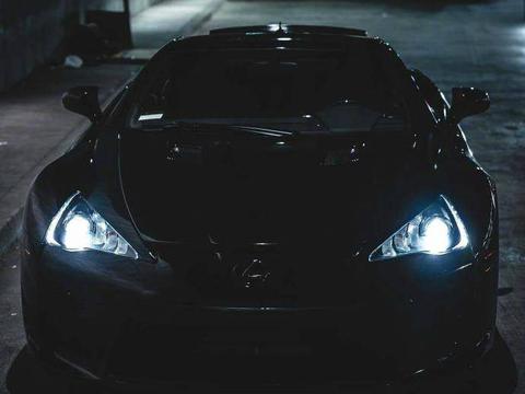 超罕见的雷克萨斯LFA，不愧为日系跑车的典范