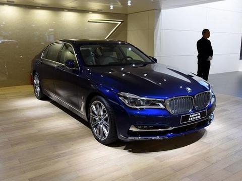 低配动力能吊打奔驰，极光大灯完爆奥迪，然而销量却是最不起眼的