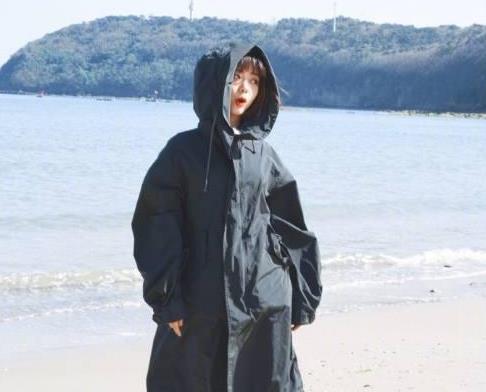 谭松韵更博,魏大勋评论爱意深,评论炸了,网友:赶