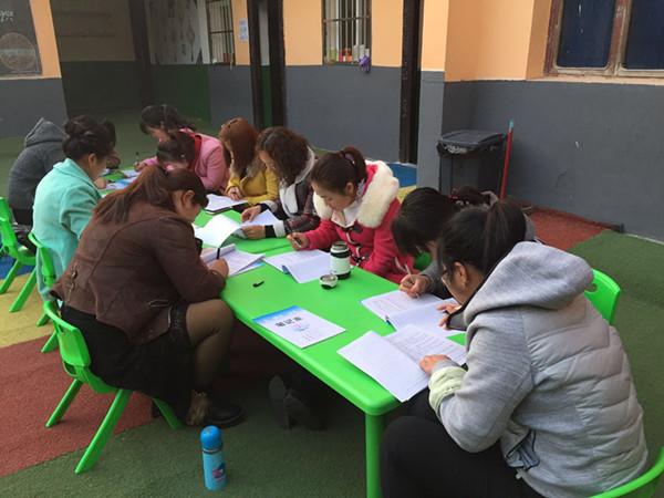 经开区辛市镇文化宫幼儿园开展保育员培训工作