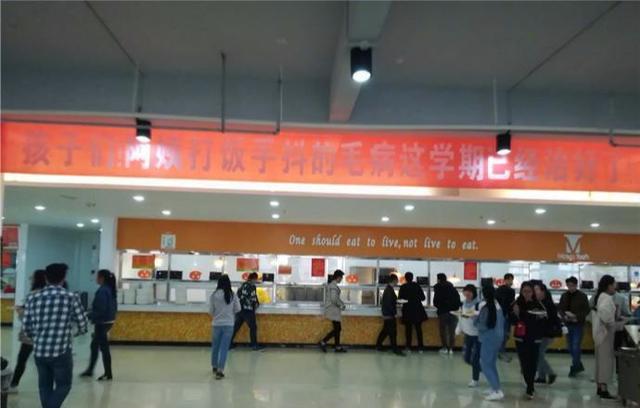 饭堂阿姨的手抖病治好了,但我可能要吃一辈子