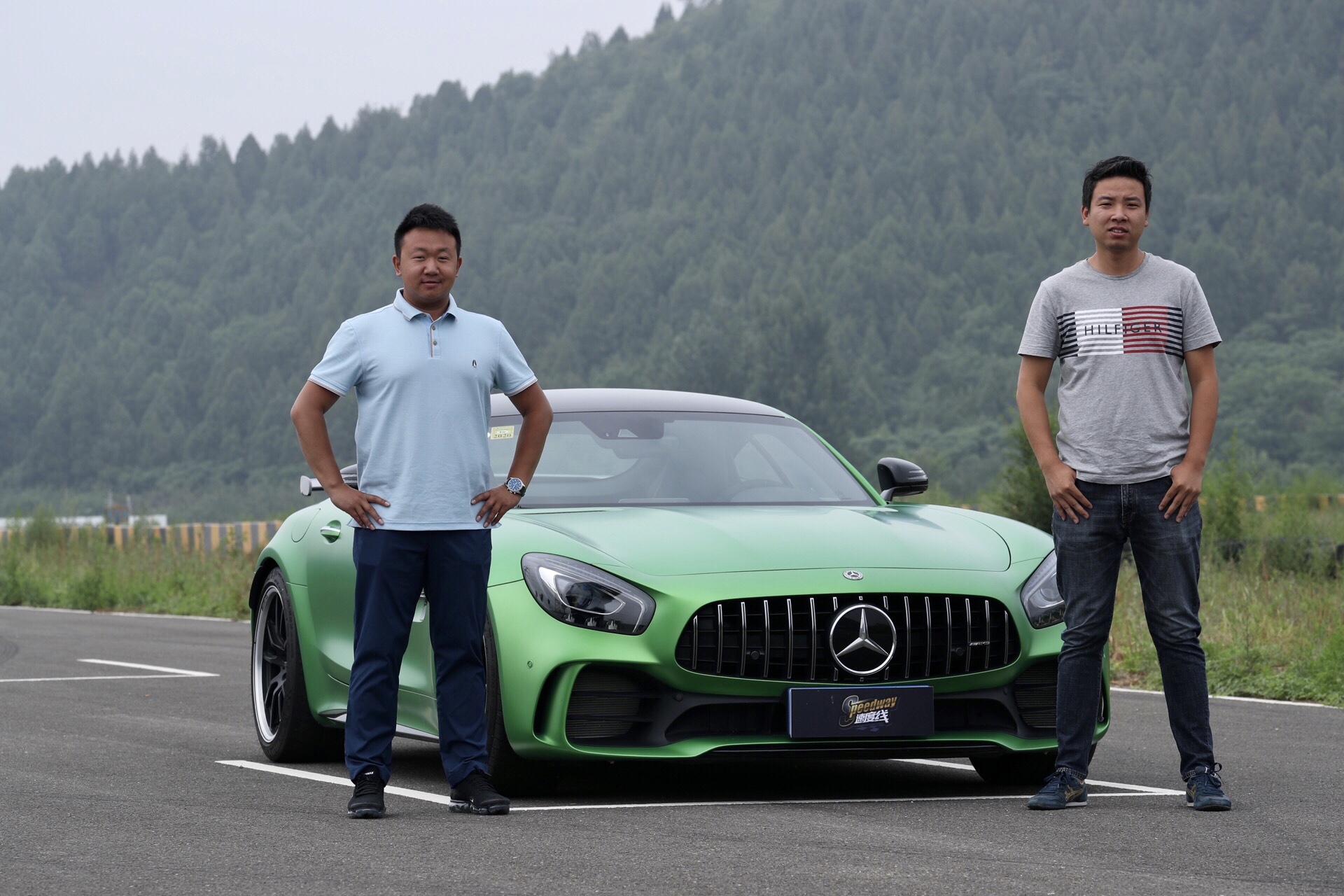 Speedway速度线-AMG GT R 585马力及700牛米这是台让人感到振奋的怪兽