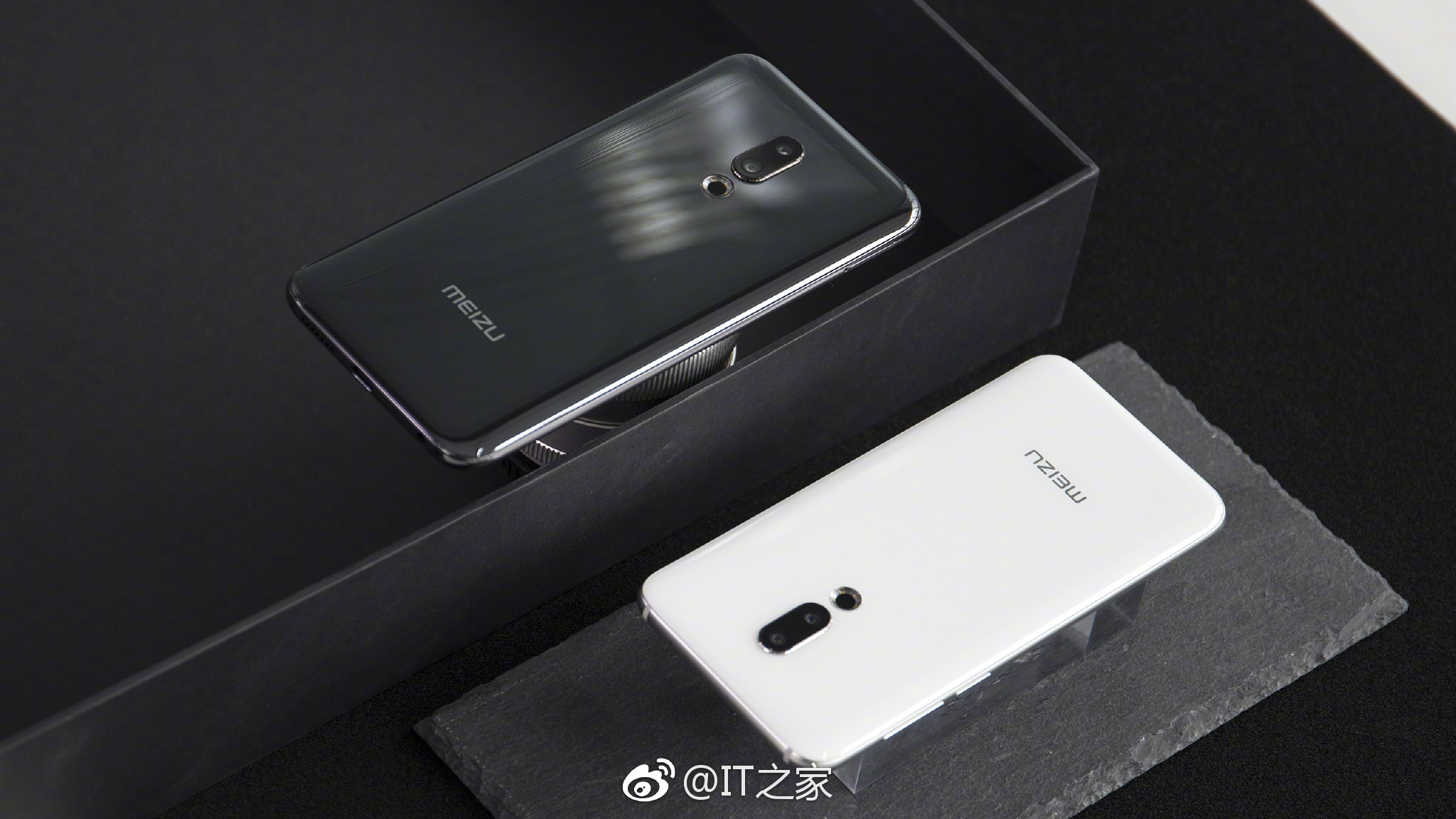 魅族 16th 远山白 与 16th Plus 静夜黑的开箱图