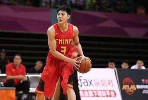 初生牛犊不怕虎!广东男篮天才后卫露锋芒,身体