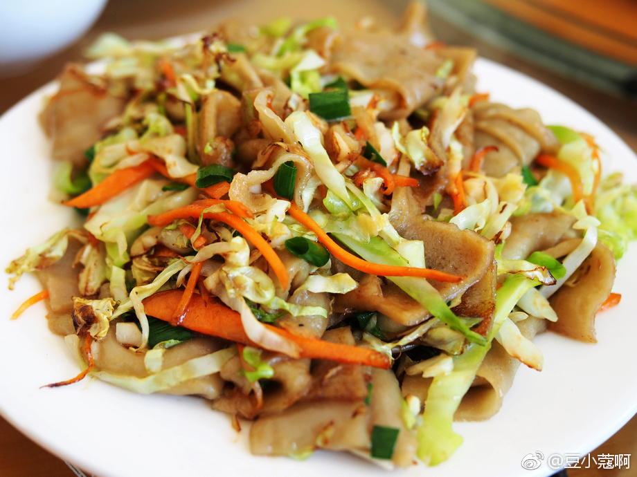 看完了遂昌的风景,来说说美食。风炉,焦滩鱼头