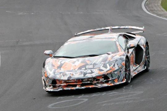 兰博基尼遇到J，一如蛮牛见红布丨“琦”闻