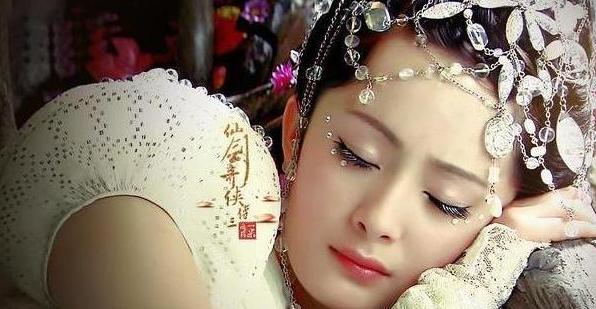 古装剧中睡姿超美的5位女星:唐嫣,热巴,赵丽颖,都输给了她