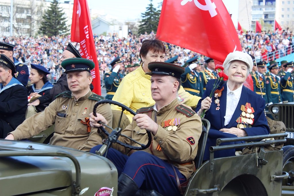 2018俄罗斯胜利大阅兵,苏联国旗再次在红场飘