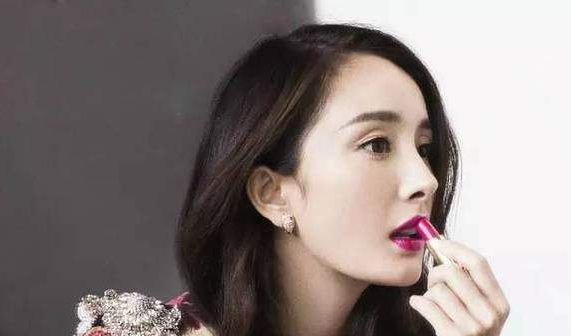 明星爱收藏!杨幂的口红,戚薇的香水,小猪的鞋,