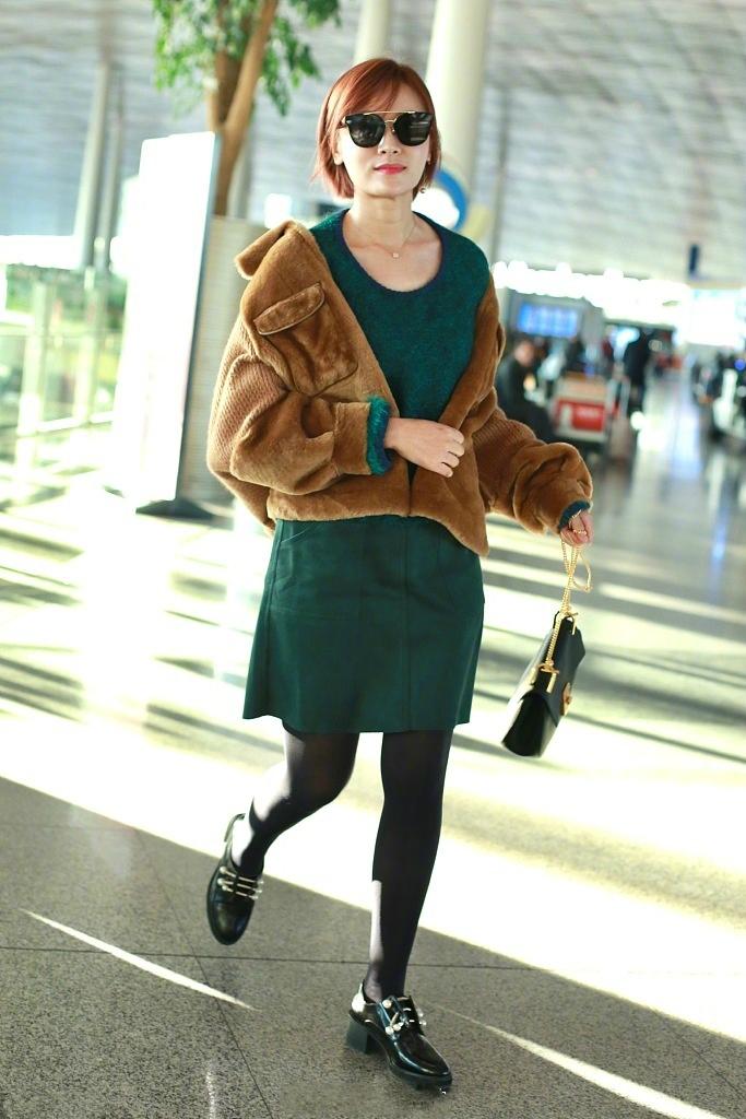 叶一茜修图忘修脖子, 与脸相差巨大, 颈纹太可怕了!