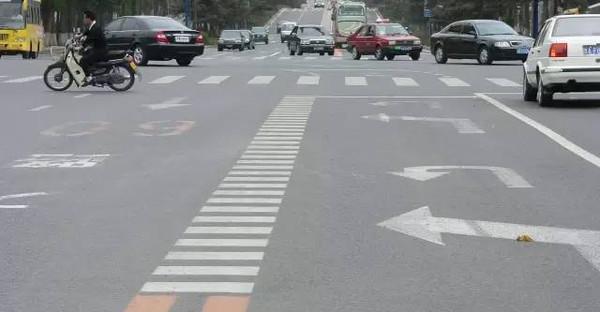 左转红灯没有禁止掉头标志不能掉头! 听交警这么解释