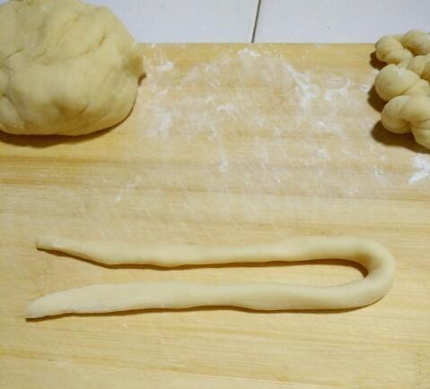 纯手工麻花做法,吃在嘴里嘎嘣脆,说着都口水直