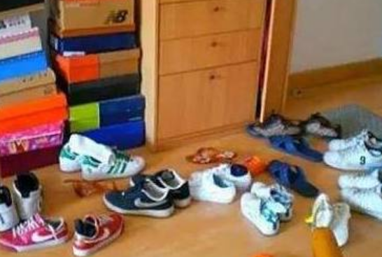 家里鞋子一旦这样摆放,意味把霉运带回家,有钱