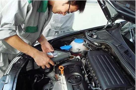 一辆车一年的养车费用到底多少钱？