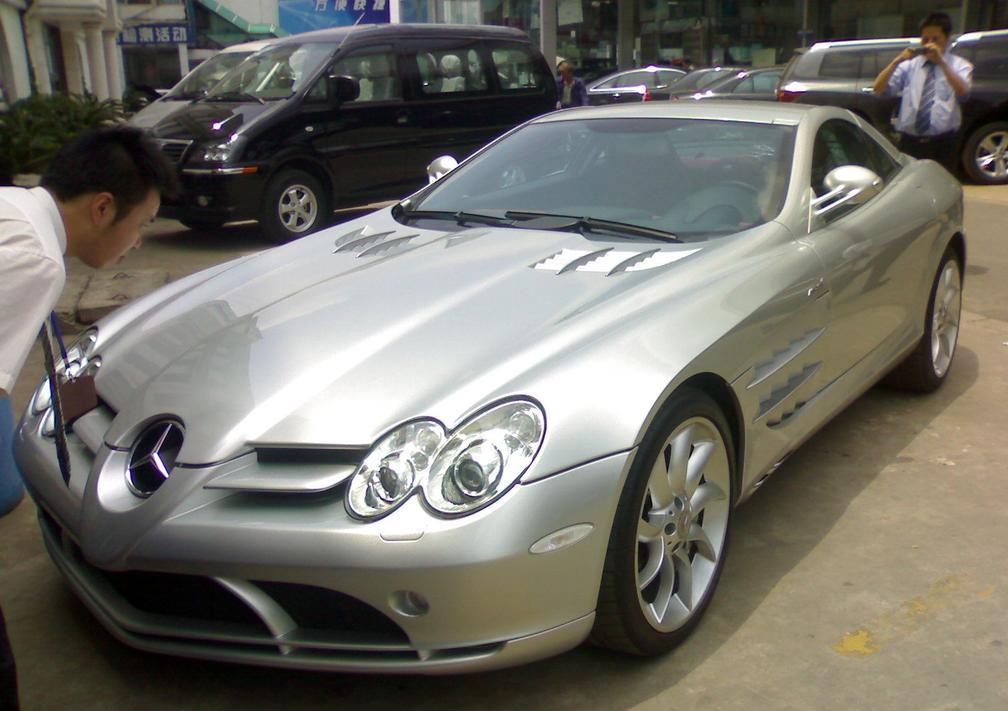 去车管所上牌, 偶遇昆明第二贵奔驰车, 保安都掏出手机拍照