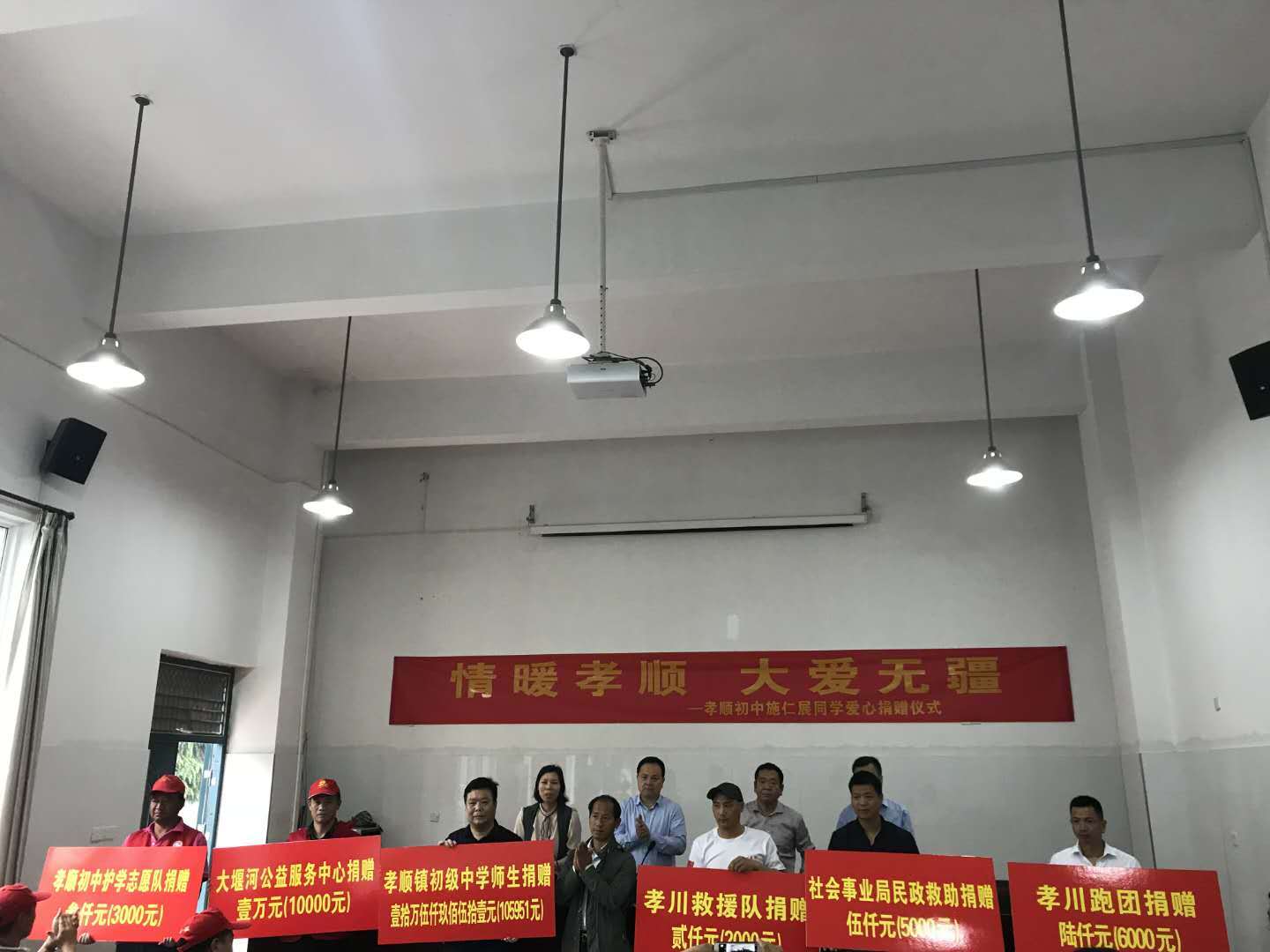 孝顺镇外来人口_薛之谦天外来物图片