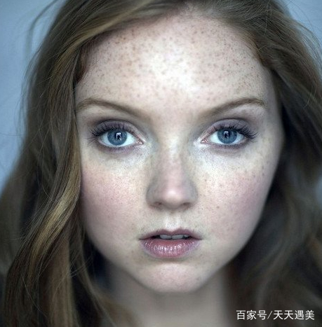 还在羡慕欧美人和混血儿的颜值?她们老得快这