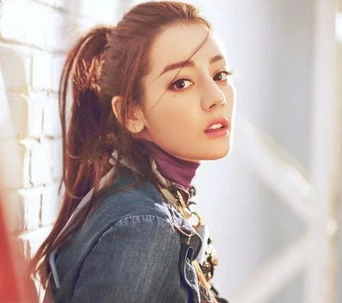 网曝迪丽热巴人品不好? 难怪谢娜何炅邓伦都不