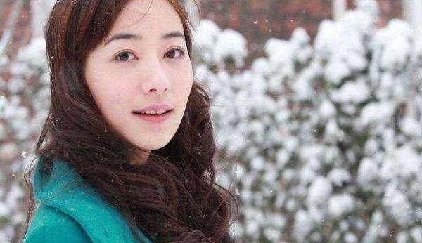 她出道17年未曾拍过一次吻戏, 身价上亿, 不开豪车独爱40万宝马!