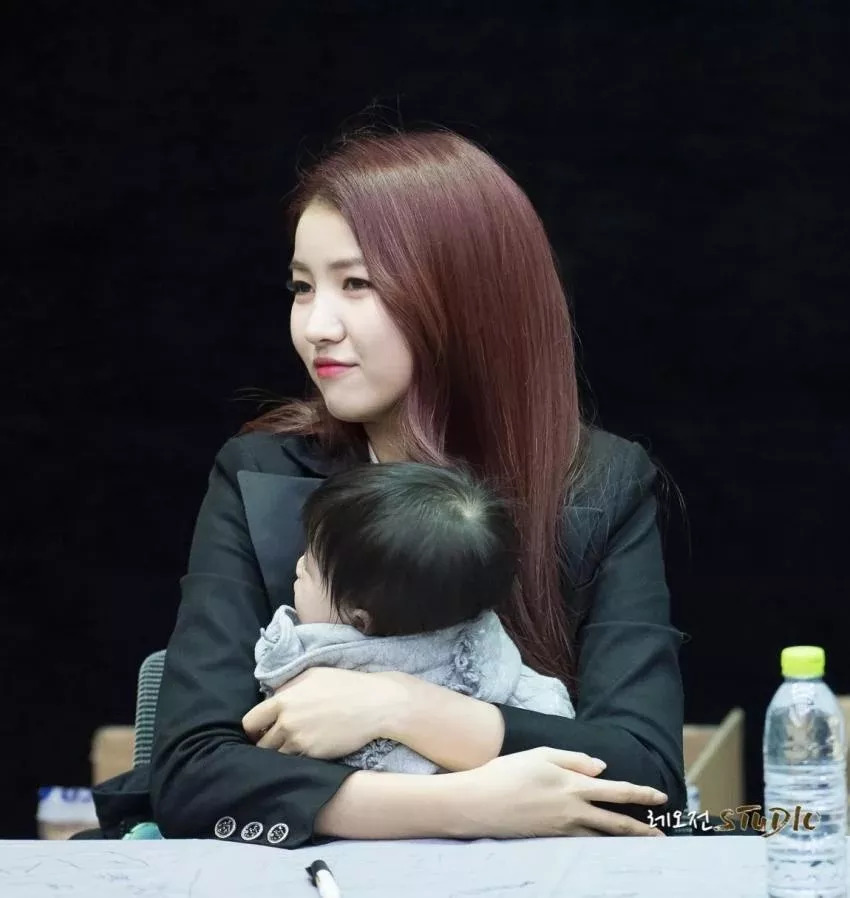 爱豆签售会上的这些行为为何会招来那么多反感