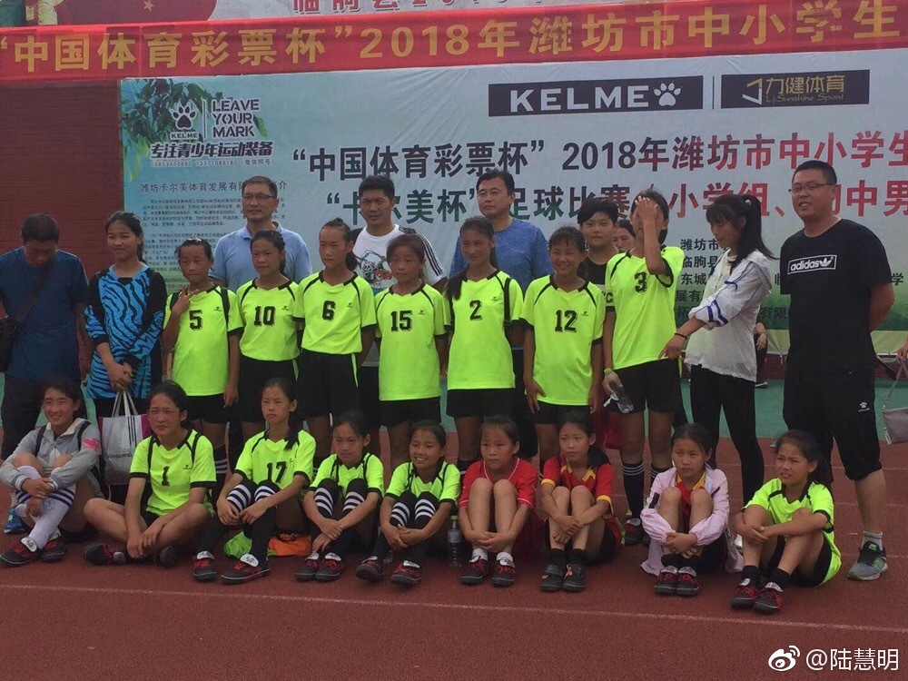 彩猫专家冉雄飞老师,他曾经是央视足球之夜著