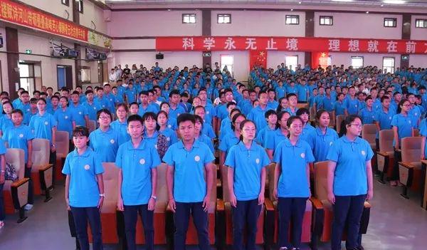中学：赤峰二中隆重举行2018级高一新生开学典礼