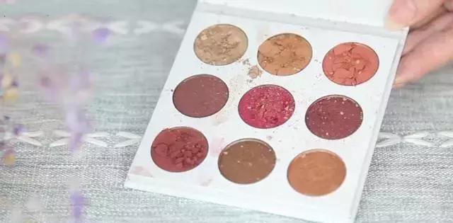 眼影盘碎了千万别扔!小仙女们用这一招可以变