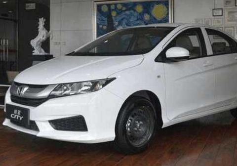 买这车就图个发动机？收音机都没有，嗽叭都只有2个，还要7万多？