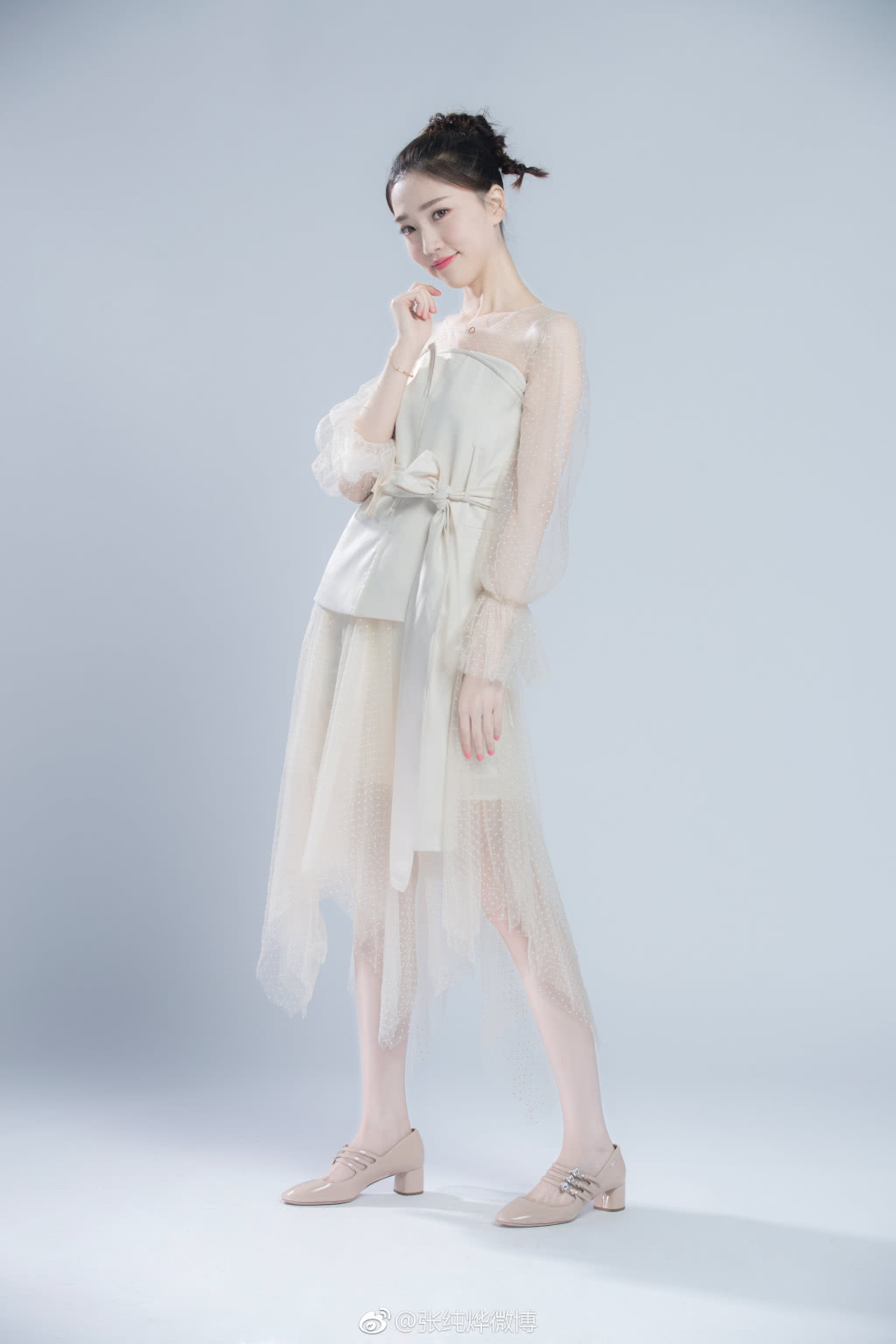 《新相亲时代》热播,主持人张纯烨抢眼