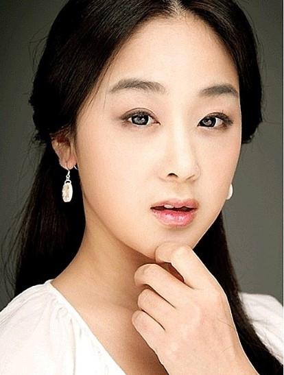 咸素媛年轻时照片,满脸胶原蛋白,网友:有点撞脸