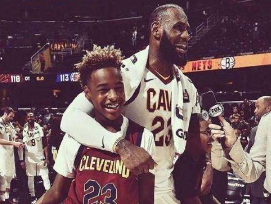 在让詹姆斯打几年,估计可以和儿子父子同场了